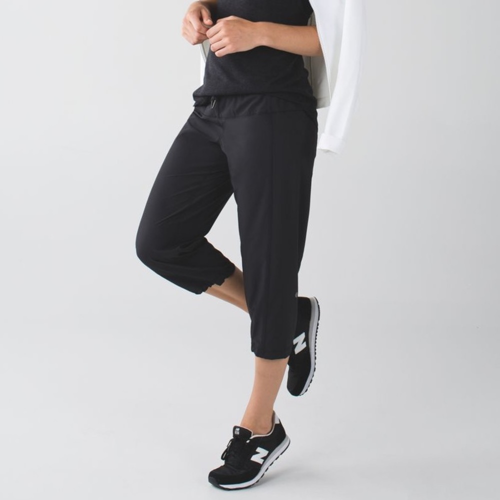 Lululemon Step Lively Crop in Black